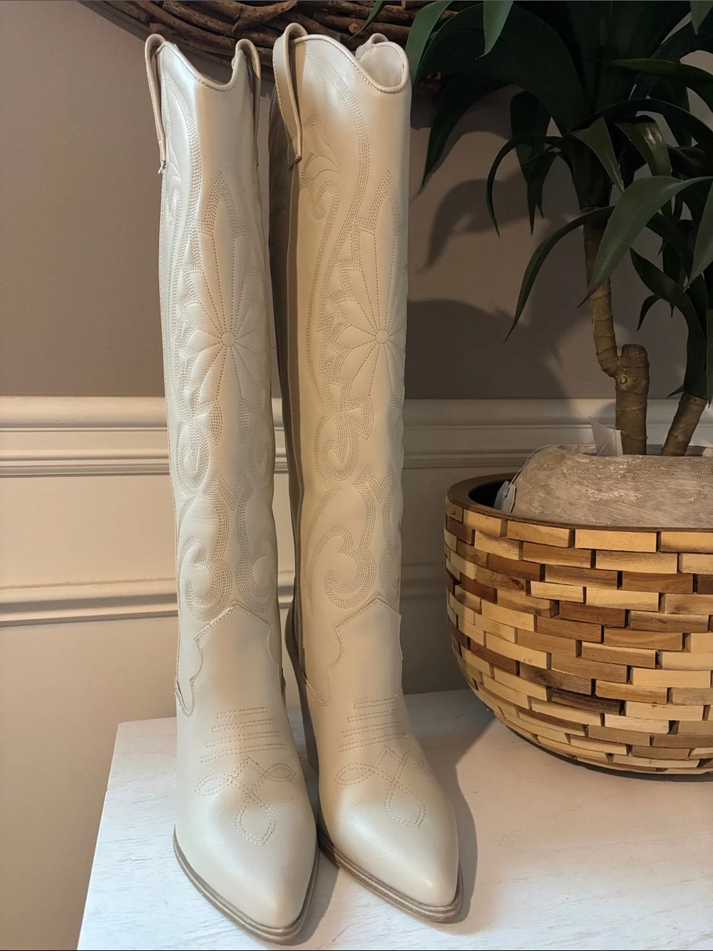 Steve Madden stylish cream